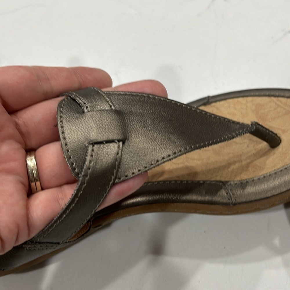 B.O.C. Metallic Ankle Strap Thong Sandal - Size 7 - Picture 3 of 9